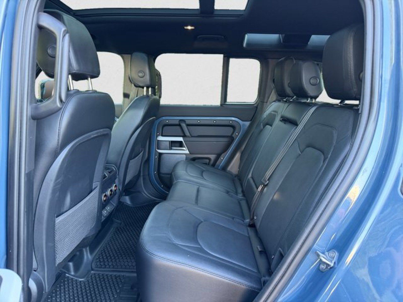 Certified 2024 Land Rover Defender 110 S AWD/4WD image 18