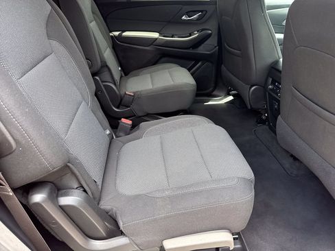 Used 2023 Chevrolet Traverse LT FWD image 15