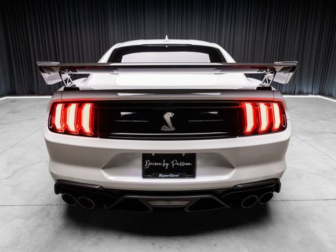 Used 2021 Ford Mustang Shelby GT500 w/ Carbon Fiber Track Pack RWD image 13
