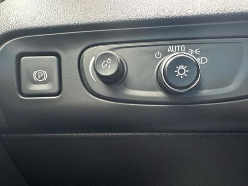 Used 2019 Buick Enclave Premium w/ Experience Buick Package FWD image 12