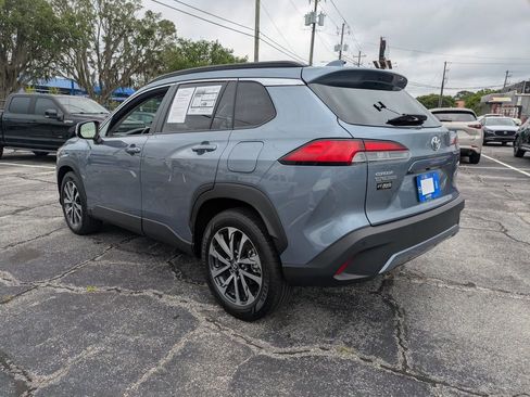 Used 2023 Toyota Corolla Cross XLE w/ Convenience Package FWD image 6