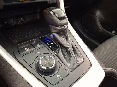 Certified 2022 Toyota RAV4 LE w/ Carpet Mat Package (TMS) image 15