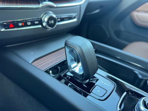Certified 2025 Volvo XC60 B5 Plus image 14