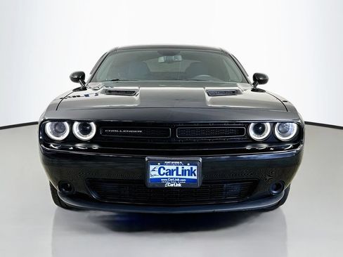 Used 2018 Dodge Challenger SXT RWD image 2