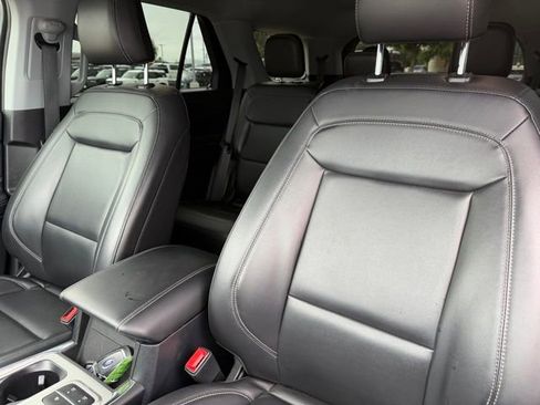 Certified 2022 Ford Explorer XLT w/ Equipment Group 202A RWD image 10
