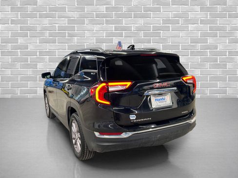 Used 2023 GMC Terrain SLT image 3