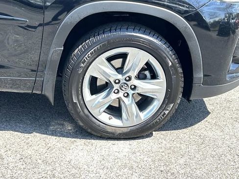 Used 2017 Toyota Highlander Limited image 9