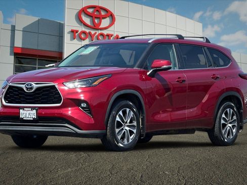 Used 2023 Toyota Highlander XLE FWD image 7