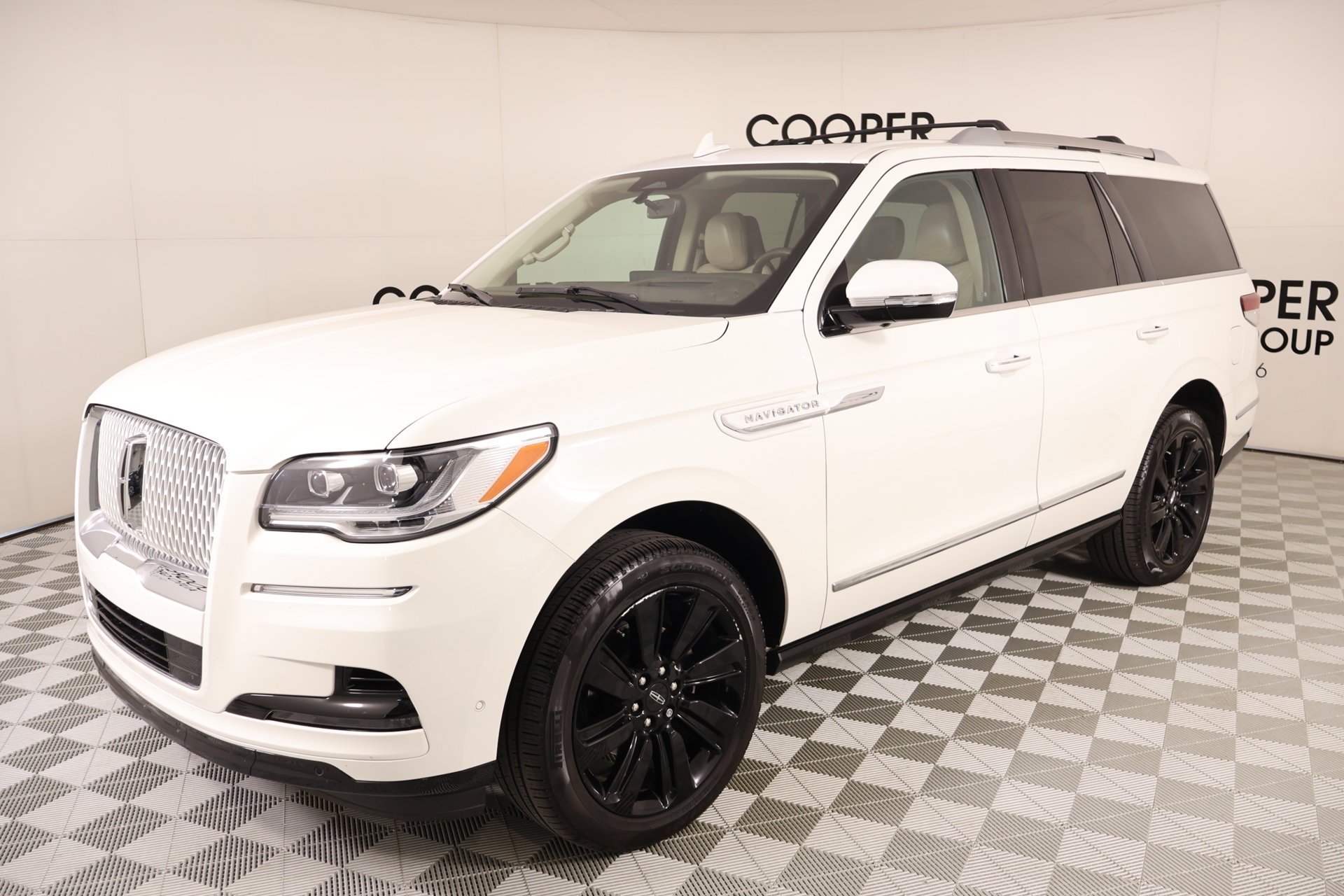 Used 2024 Lincoln Navigator Reserve AWD/4WD image 11