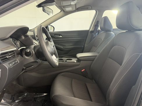 Used 2025 Nissan Altima 2.5 SV FWD image 14