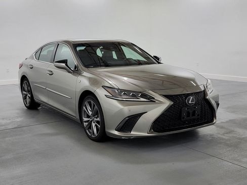 Used 2019 Lexus ES 350 F Sport w/ Accessory Package FWD image 2