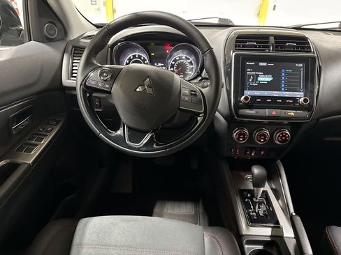 Used 2025 Mitsubishi Outlander Sport ES image 11