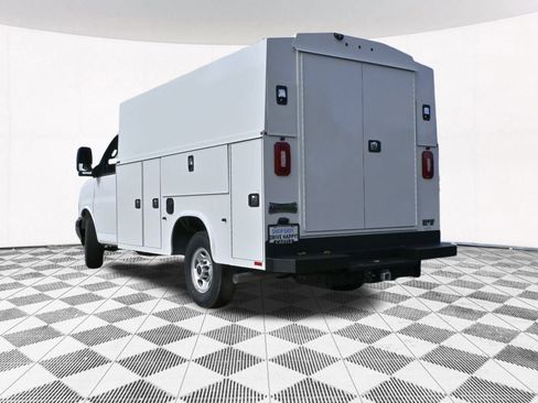 New 2025 GMC Savana 3500 w/ Power Convenience Package RWD image 9