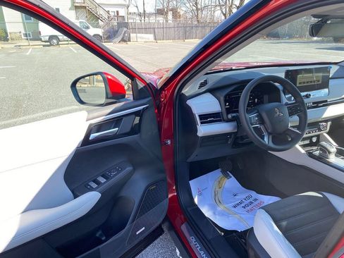 New 2025 Mitsubishi Outlander SE image 10