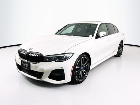 Used 2020 BMW 330i Sedan w/ M Sport Package RWD image 3