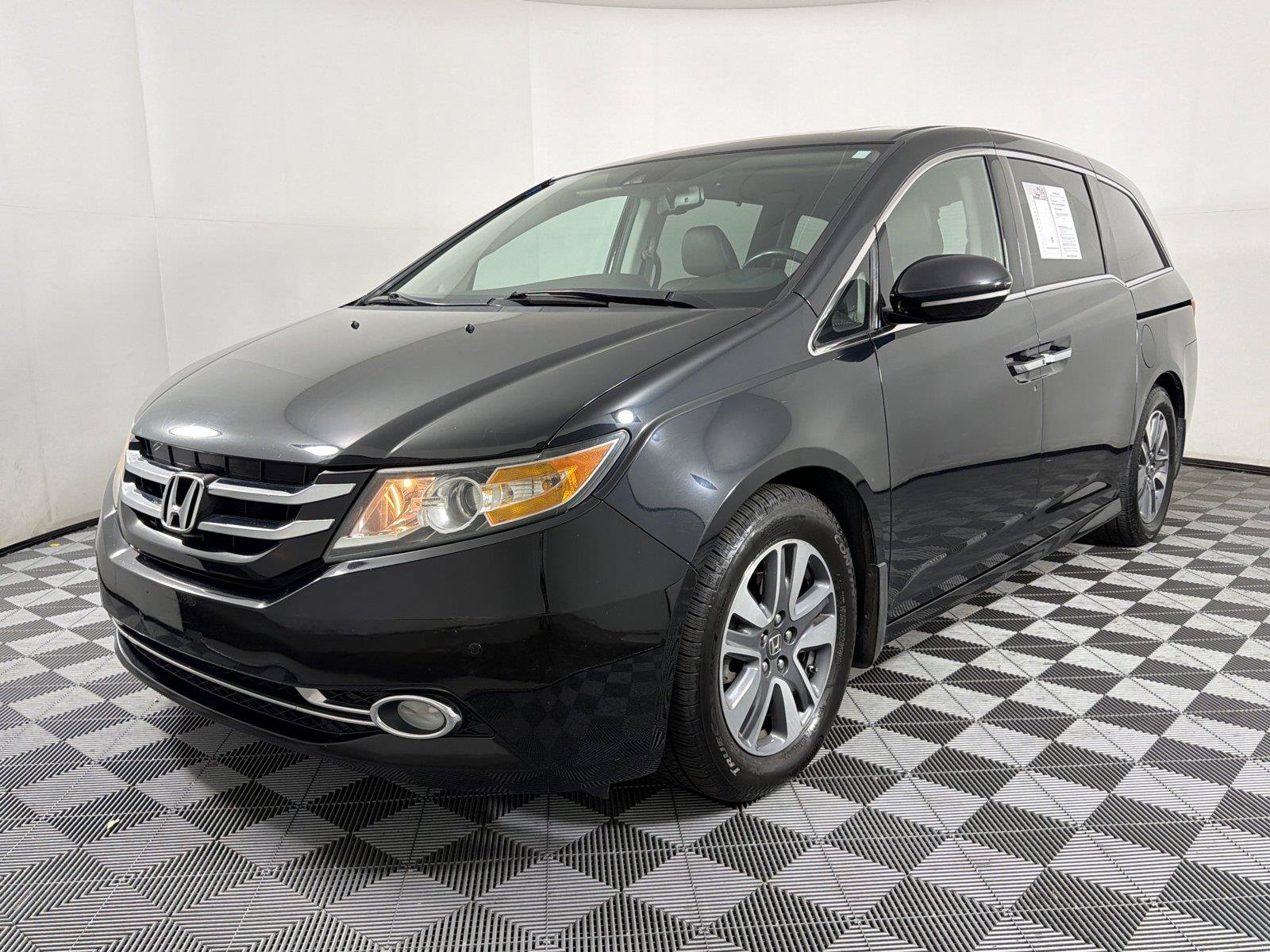 Used 2017 Honda Odyssey Touring image 3