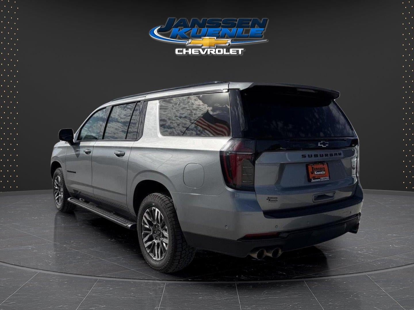 Used 2025 Chevrolet Suburban Z71 AWD/4WD image 3