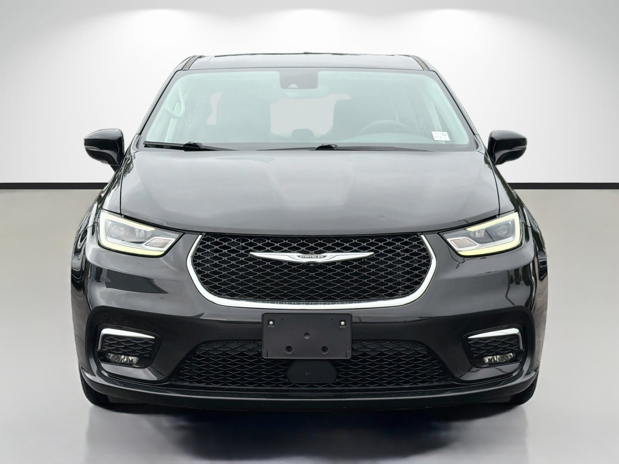 Used 2024 Chrysler Pacifica Limited FWD image 8