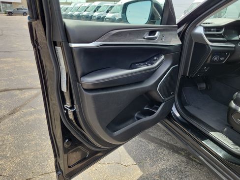 Used 2023 Jeep Grand Cherokee 4WD 4xe w/ Luxury Tech Group II image 6