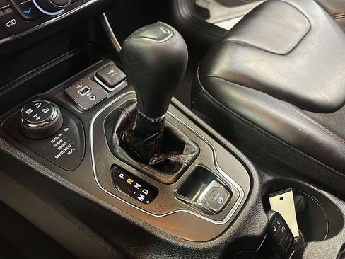 Used 2019 Jeep Cherokee Trailhawk w/ Cold Weather Group AWD/4WD image 26
