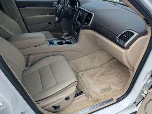 Used 2017 Jeep Grand Cherokee Overland w/ Jeep Active Safety Group AWD/4WD image 12