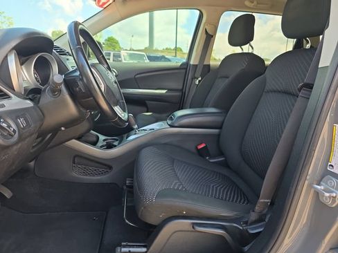 Used 2019 Dodge Journey SE w/ Connectivity Group FWD image 10
