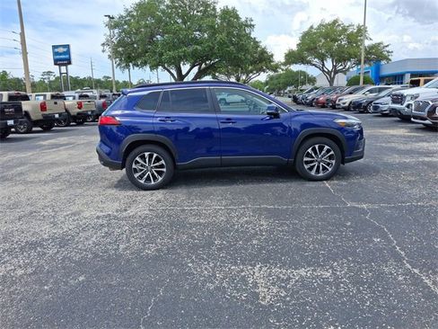 Used 2024 Toyota Corolla Cross XLE image 3