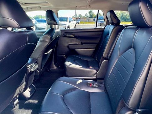 Used 2024 Toyota Highlander XLE image 20