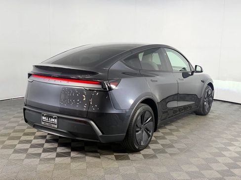 Used 2026 Tesla Model Y 2WD image 21