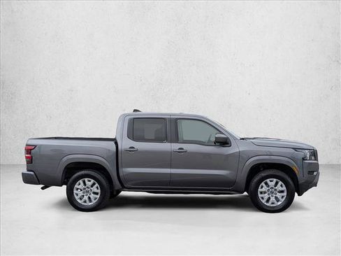 Used 2023 Nissan Frontier SV image 4