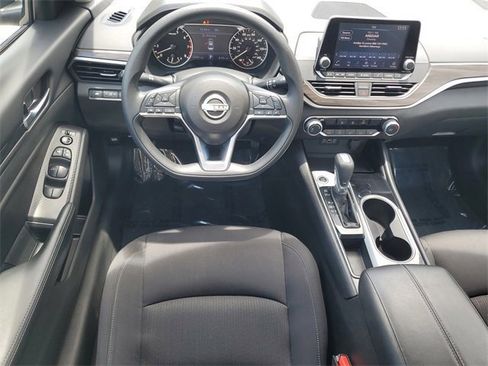 Used 2024 Nissan Altima 2.5 SV image 14