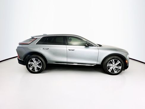 Used 2024 Cadillac Lyriq Tech RWD image 10