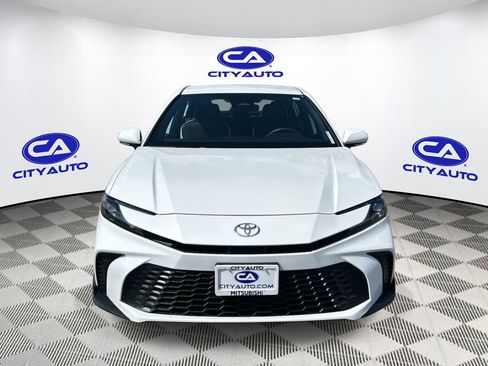 Used 2025 Toyota Camry SE image 10