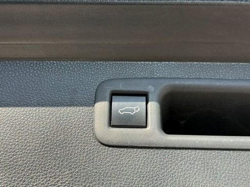 Used 2023 Toyota Highlander XLE AWD/4WD image 20