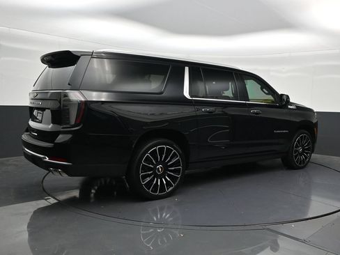 Used 2026 Chevrolet Suburban High Country AWD/4WD image 5