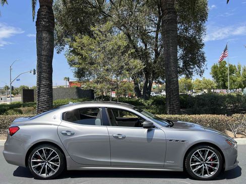 Used 2021 Maserati Ghibli S GranSport RWD image 19
