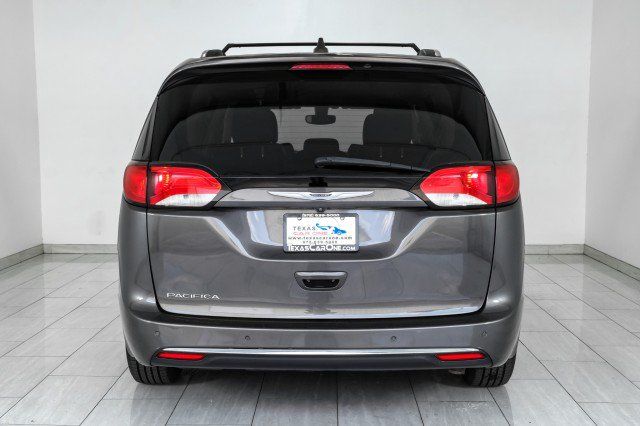 Used 2019 Chrysler Pacifica Touring-L FWD image 7