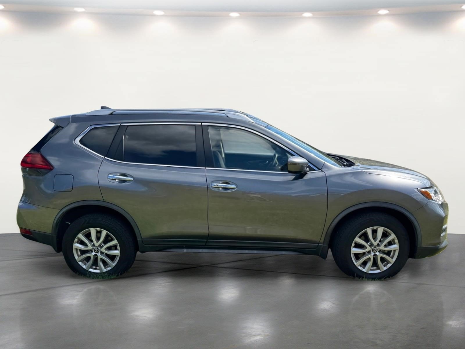 Used 2019 Nissan Rogue SV AWD/4WD image 13