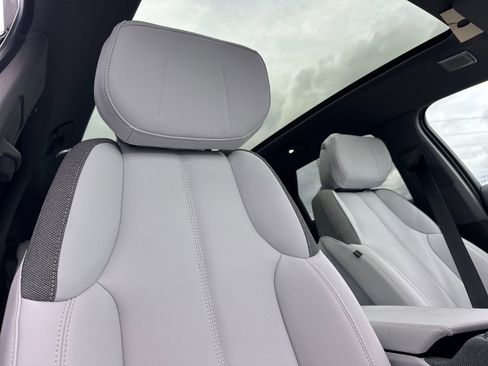 Used 2025 Cadillac Optiq Sport 1 w/ LPO, ONYX Package image 16