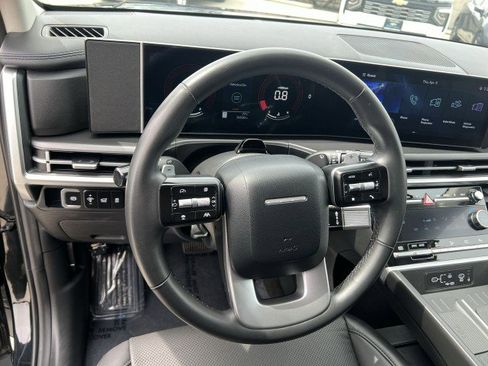 Used 2025 Hyundai Santa Fe SEL FWD image 11
