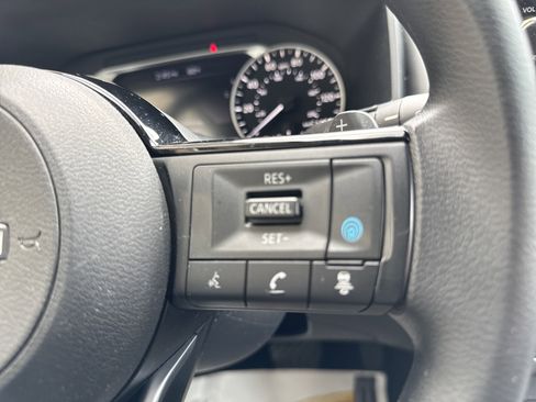 Used 2022 Nissan Rogue SV AWD/4WD image 18