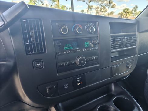 Used 2016 Chevrolet Express 2500 image 17