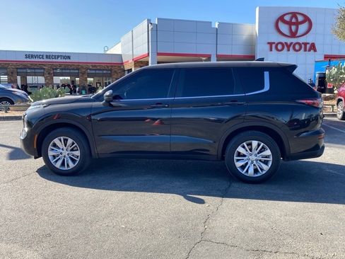 Used 2025 Mitsubishi Outlander ES image 8