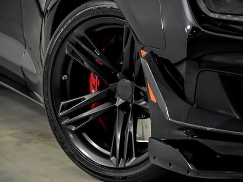 Used 2019 Chevrolet Camaro ZL1 RWD image 4
