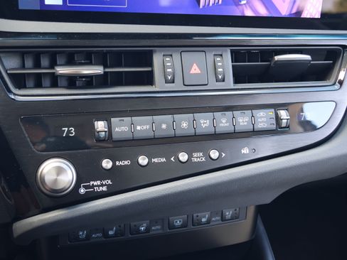 Certified 2024 Lexus ES 300h Ultra Luxury w/ Accessory Package (Z2) FWD image 26