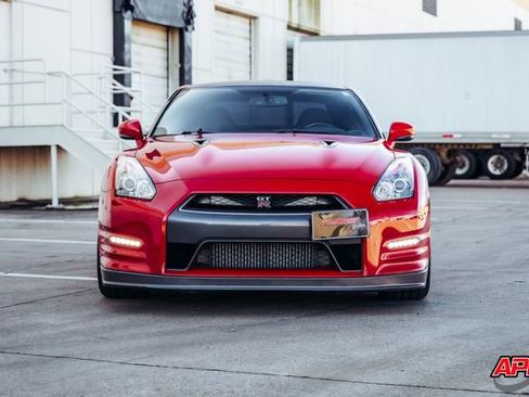 Used 2014 Nissan GT-R Premium image 15