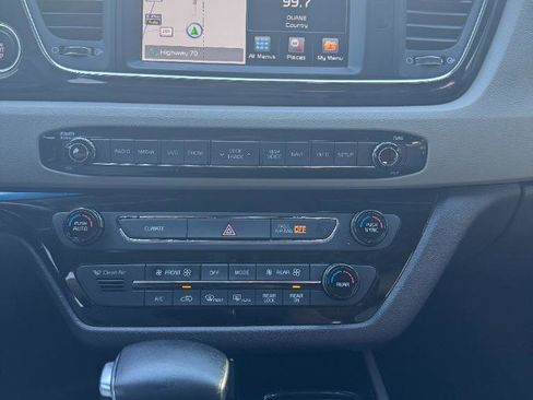 Used 2018 Kia Sedona SX Limited image 22