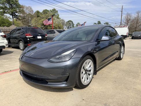 Used 2021 Tesla Model 3 Standard Range Plus RWD image 3
