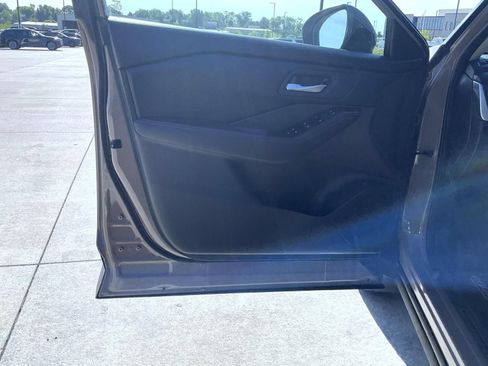 Certified 2025 Nissan Rogue SV AWD/4WD image 10