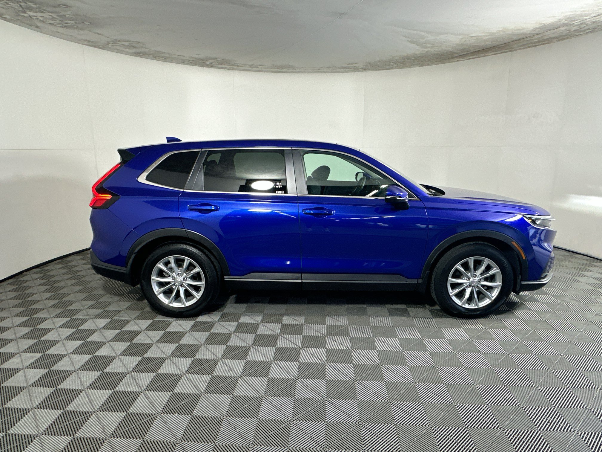 Used 2024 Honda CR-V EX image 2